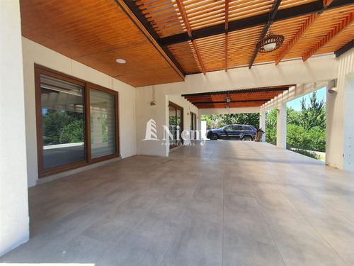 Casa En Venta De 6 Dorm. En Machalí, Condominio Doña Matilde