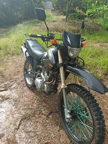 Imagen 4 de 5 de Motocicleta Skrambler 200