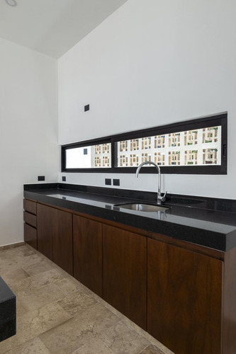 Venta De Casa Residencial En Temozón, Mérida