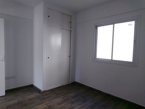 Imagen 12 de 14 de Vendo Departamento 2 Amb Muy Amplio Frente C/renta