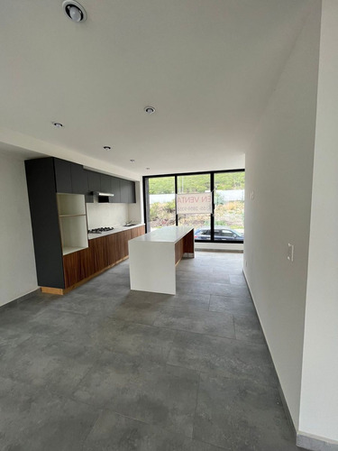 En Venta | Espectacular Casa En Privada Con Casa Club, Nuevo Refugio, Querétaro