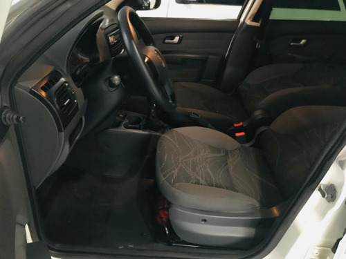 Imagem 9 de 12 de Fiat Siena 2015 1.0 El Flex 4p