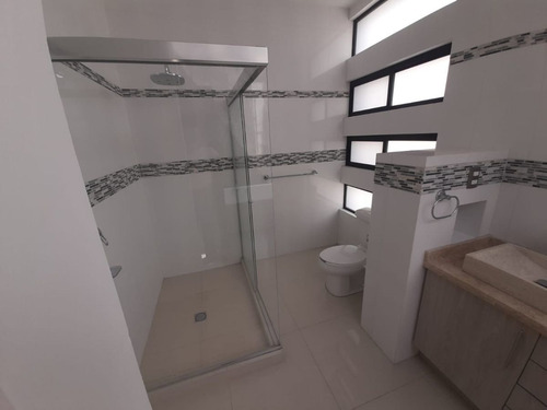 Imagen 25 de 25 de Rento Residencia De Autor En Cumbres Del Lago, 3 Recs, Jardí