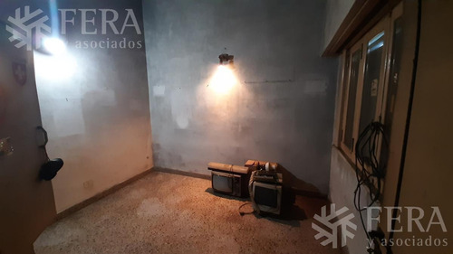 Venta De Casa Con Cochera, Consultorio Y Local En Sarandi (27587)