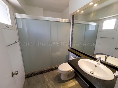 Los Chorros !! Impactante Apartamento, 401 M2, 4 Hab., 4 Baños, 5 Pe, Increíble Vista Al Ávila, Bella Y Amplia Cocina, Pisos De Mármol, 3 Terrazas, Estudio. Edf. Con Hermosa Arquitectura, Pozo De Agua