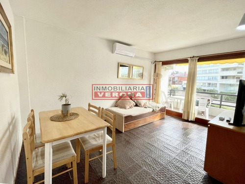 Imagen 5 de 25 de Apartamento En Venta A Una Cuadra Del Mar, Reciclado Y Con Parrillero Propio