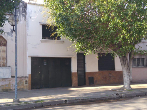 Casa En Venta - 4 Dormitorios 2 Baños - 150mts2 - La Plata