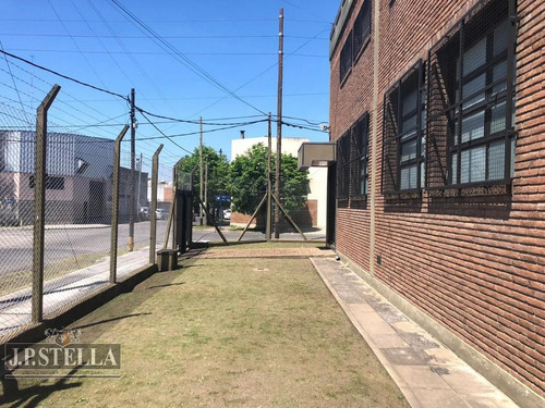 Imagen 9 de 30 de Galpón Industrial De Losa Y Techo De Chapa 1600 M² Cub.- San Justo