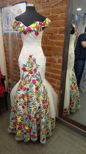 Vestido De Novia Con Bordado De Flores Y Velo Bordado