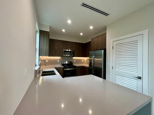 Imagen 9 de 29 de Townhouse A Estrenar En Hallandale