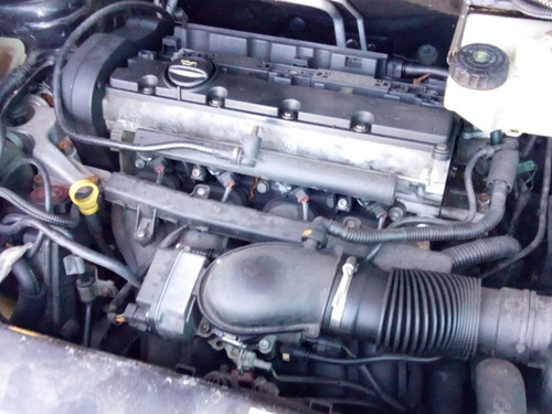 Imagem 4 de 10 de Sucata Picasso Xsara 2.0 16v 03 Para Retirar Peças Motor Etc