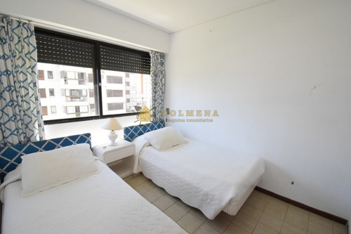 Apartamento En Brava, 2 Dormitorios Complejo Parquemar Center- Ref: 3803