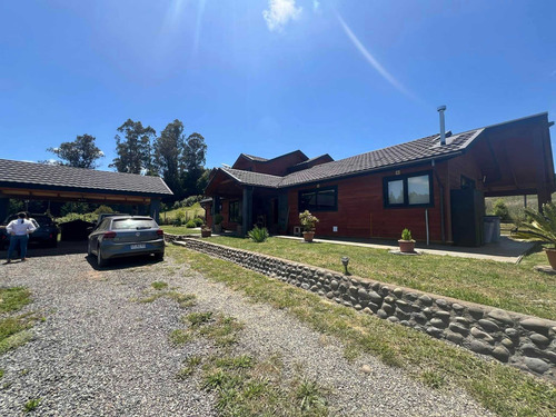 Gran Casa En Sector Las Mariposas, Temuco. (103011)