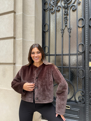 Campera De Piel Con Botones Interior En Gamuza