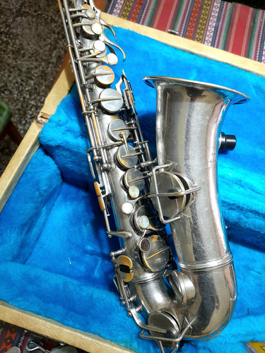 Saxofón Alto Graslitz Czechoslovakei. V. Kohlerts Sohne Plateado (Usado)