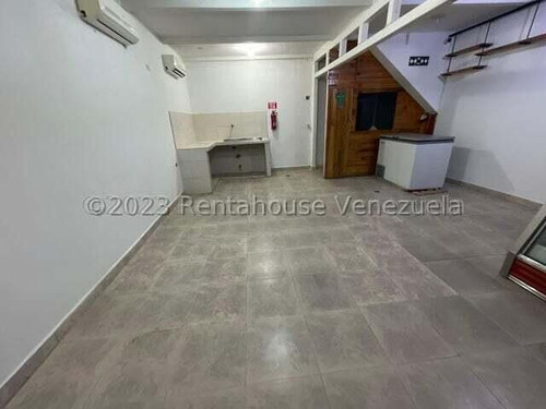 Daniela Linarez Alquila Locales Comerciales A Pie De Calle En El Centro De Barquisimeto En Zona Netamente Comercial Posee Alto Nivel De Seguridad Aire Acondicionado Techo De Platabanda Remodelado
