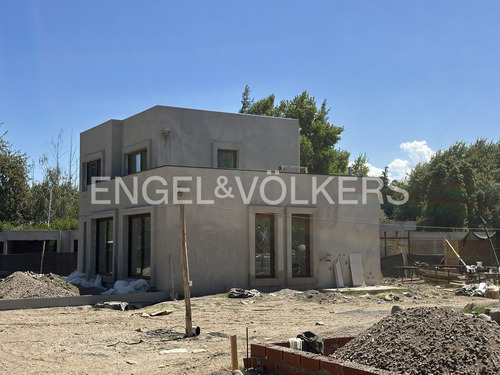 Casa Nueva En Los Lirios