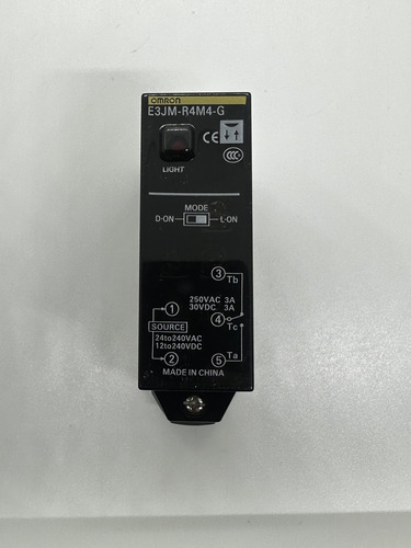 Sensor Fotoeléctrico Con Sensor Omron E3jm-r4m4-g