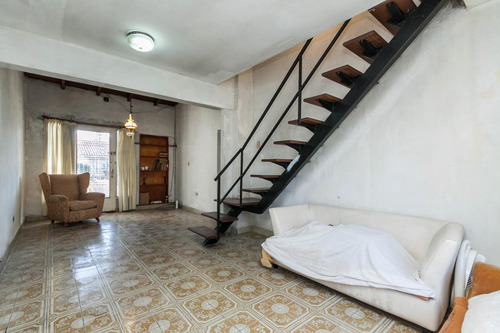 Casa En Banfield, Banfield Este, Jardin, Fondo, Cochera, Qui