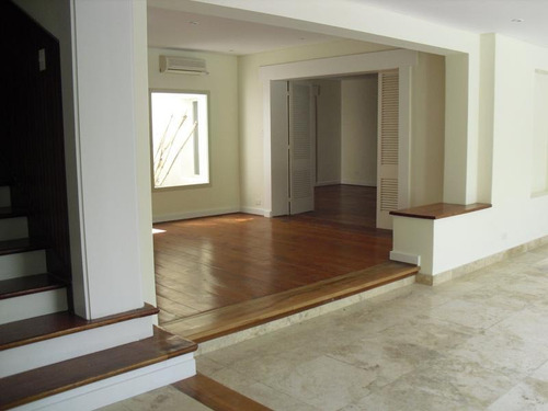 Imagen 2 de 24 de Excelente Casa C/ Piscina, A Mts Del Lincoln!