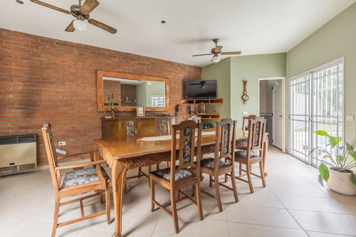 Venta Casa 4 Ambientes C/ Cochera - Pileta - Quincho - Permuta - Villa Devoto