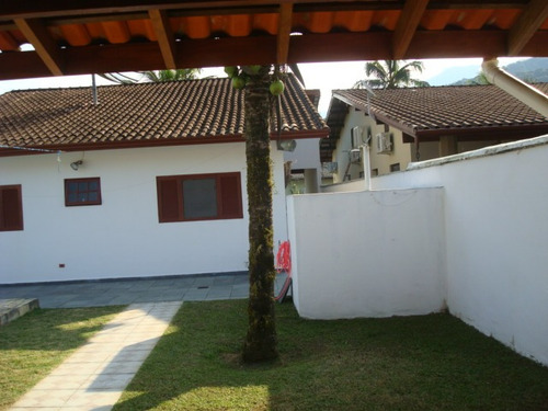 Ampla Resid. 3 Dorm. Sendo Uma Suíte Em Condomínio Fechado - Ubatuba L. Norte Sp - Rod. Oswaldo Cruz 4758,