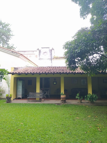 Best House Vende Estupenda Casa En El Country Club Chacao, Caracas.