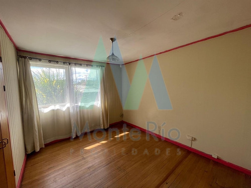 Casa En Venta De 5 Dorm. En Valdivia