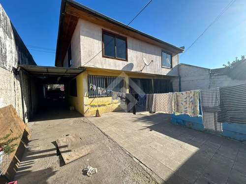 Casa En Venta De 5 Dorm. En La Cisterna