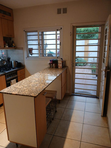 En Venta En Caseros Hermoso Duplex De 3 Ambientes 2 Baños Cochera Patio. F: 10301