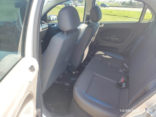 Imagen 5 de 10 de Volkswagen Gol Trend 1.6 Comfortline 101cv 2017