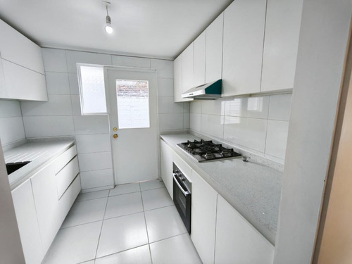 Remodelada En Pasaje Cerrado José Domingo G.r., La Reina