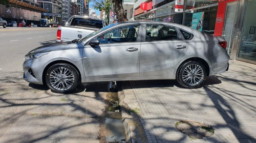 Imagen 10 de 12 de Kia Cerato 2.0