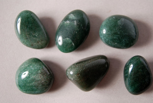 Piedra Cuarzo Verde Rolado Nro. 3