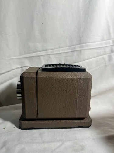 Proyector De Diapositivas Japonés En Su Estuche Original (Usado)
