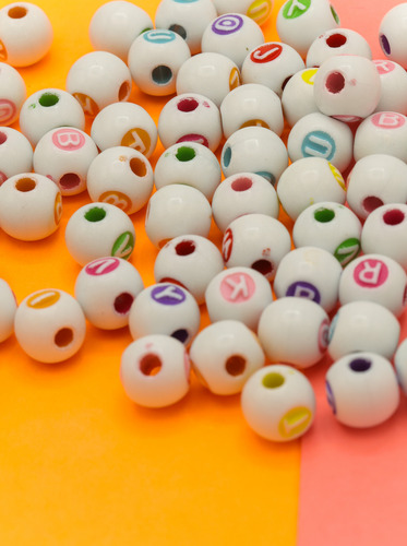 Acrílico Letra Bola 10mm 100gr/100pzs Para Pulseras Abecedar Colores 1 Cm 1 Cm
