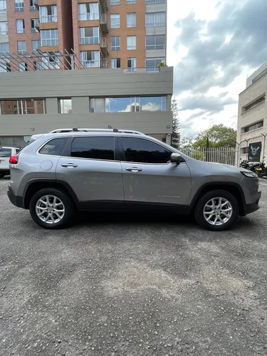 Jeep Cherokee 3.2 Longitude
