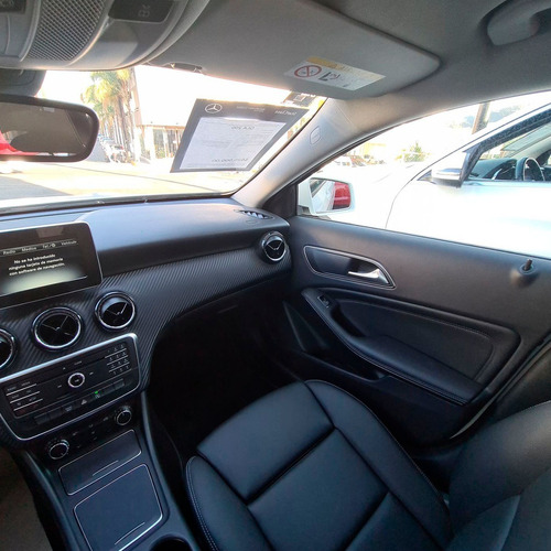 Imagen 20 de 22 de Mercedes Benz Gla 200 Sport 2020 Blanco Polar