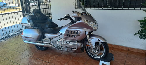 Preciosa Motocicleta , En Excelentes Condiciones , Llantas