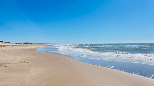 Excelente Casa En Venta, Diseño Moderno A Dos Cuadras Del Mar, Pinamar Norte