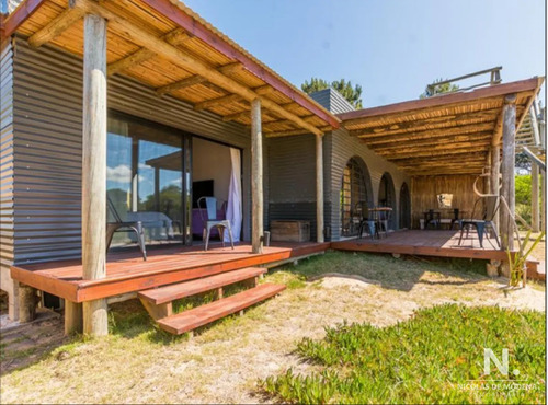 Se Vende En Arenas De José Ignacio, Casa De 5 Dormitorios En Suite.