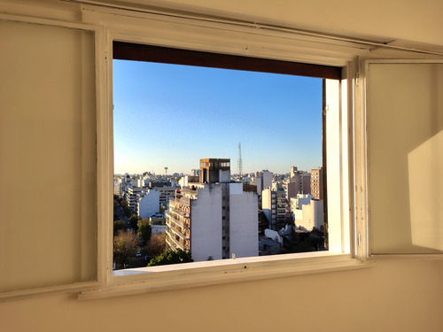 Alquiler 3 Ambientes En Caballito Norte. Vista Inmejorable, Super Luminoso, Piso 11 Orientación Norte .