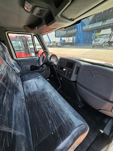International 4300 Modelo 2015 Plataforma 7.60 Metros