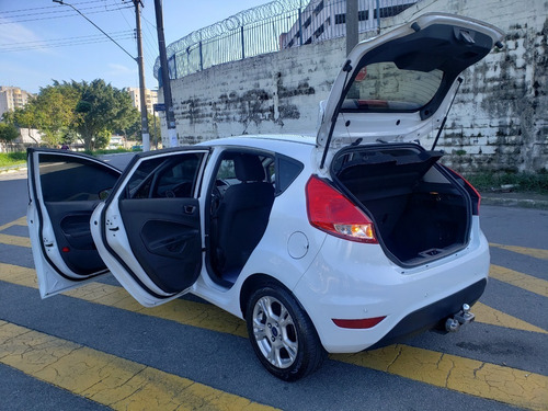 Imagem 9 de 18 de Ford New Fiesta Hatch Se 1.6 Flex 2015