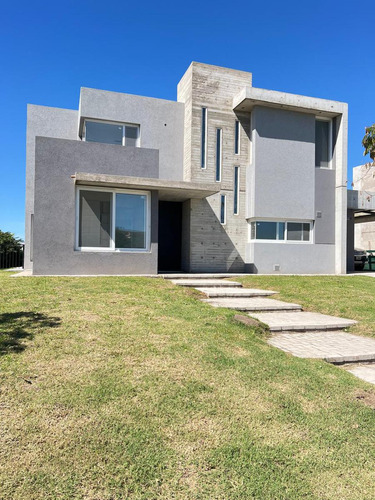 Casa En Venta En Puertos Del Lago,  Barrio Acacias