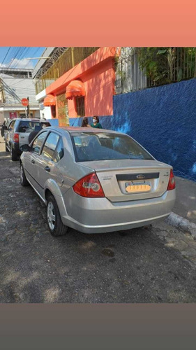 Imagem 5 de 7 de Ford Fiesta Sedan 1.6 Flex 4p 2006