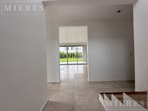Casa En Venta Sobre Lote Interno En Barbarita - Bancalari.