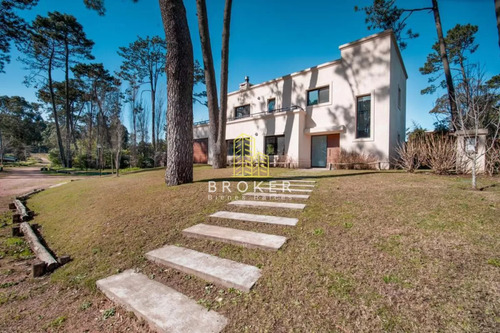 Casa 3 Dormitorios Barrio Privado, Pinares. Punta Del Este, Uruguay.
