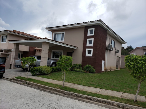 Venta De Hermosa Casa En P.h. Novona En Brisas Del Golf