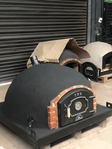 Horno De Barro Thb Transportable Con Base De Hierro Y Patas